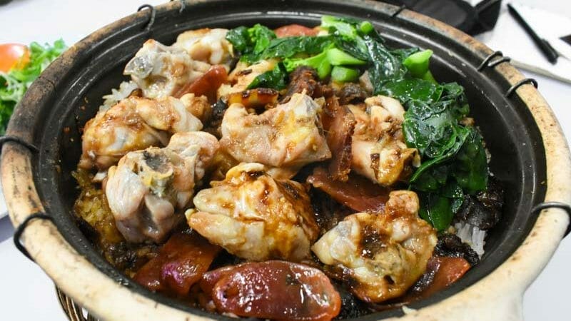 Lian He Ben Ji Claypot Rice 联合本记煲饭: Traditional Charcoal-Cooked Claypot Rice With Long Queues In Chinatown