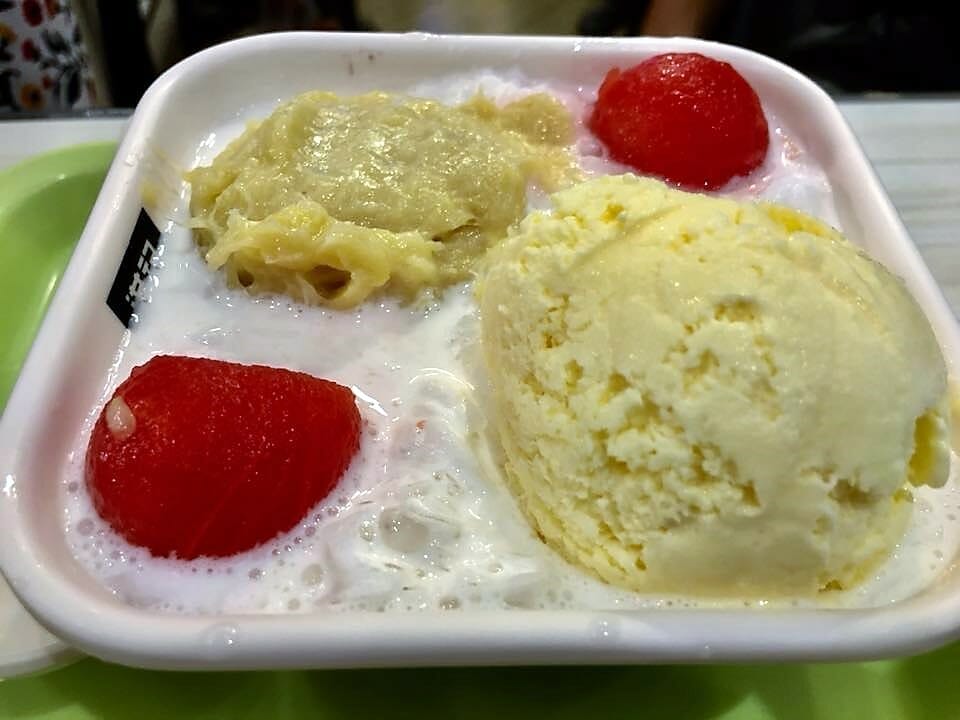 The Best Durian Ice Cream @ Honeymoon Dessert 满记甜品at Xintiandi Mall on  17Jun2018 – c.h.e.f